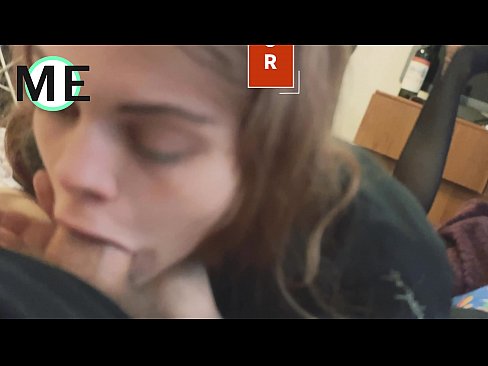 ❤️ Πούτσος στο λαιμό της, σκισμένο καλσόν και σκισμένα τακούνια ❤❌ Ποιότητα πορνό